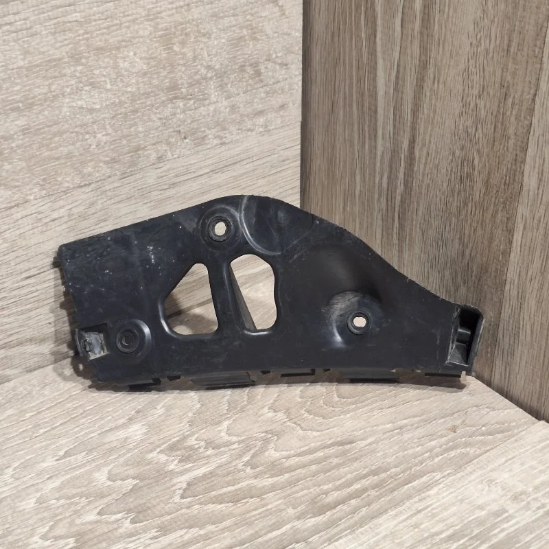 Кронштейн бампера RENAULT SANDERO 2009-2017 8200735450 1, задний правый