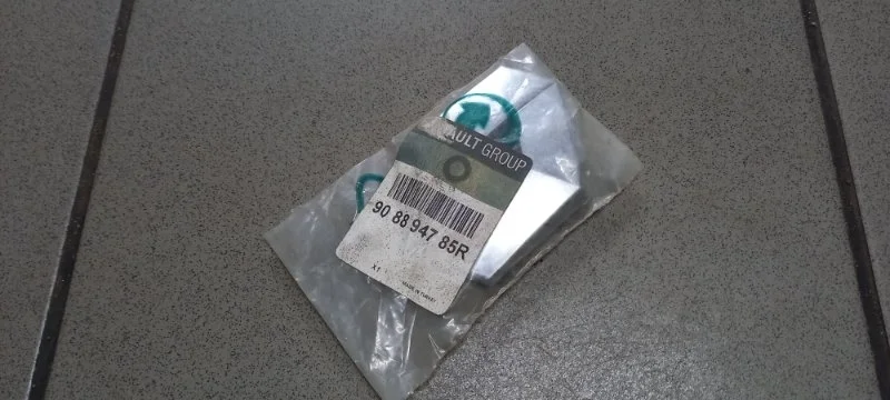 Эмблема RENAULT LOGAN 2004-2014 908894785R 1, задняя