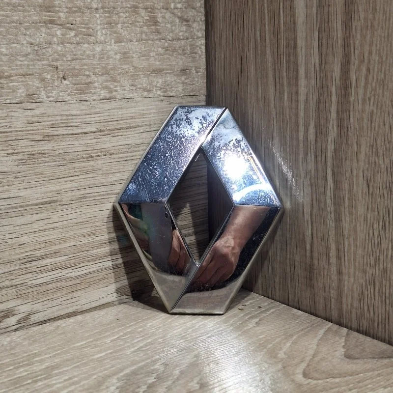 Эмблема RENAULT MEGANE 908890016R 3, задняя