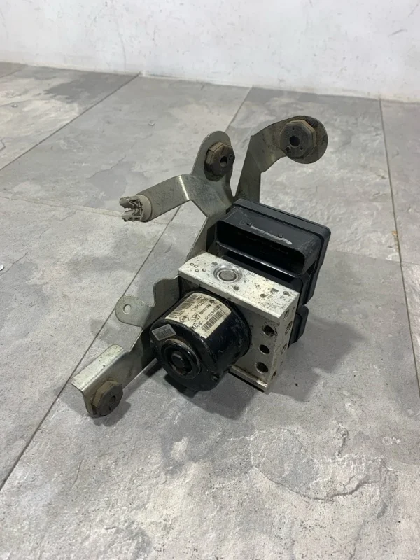 Блок ABS RENAULT FLUENCE 2008-2013 476606747R 1