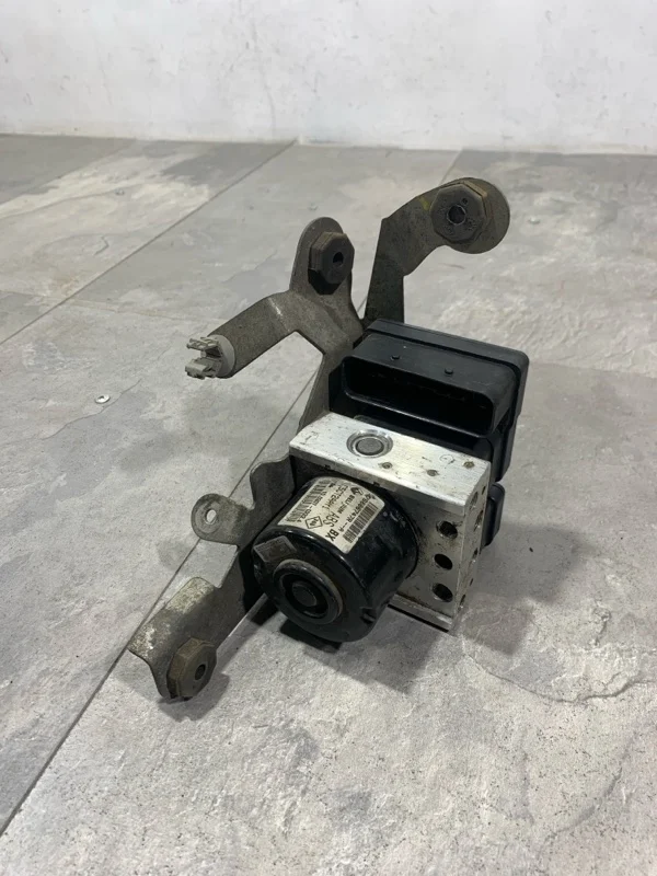 Блок ABS RENAULT FLUENCE 2008-2013 476606747R 1