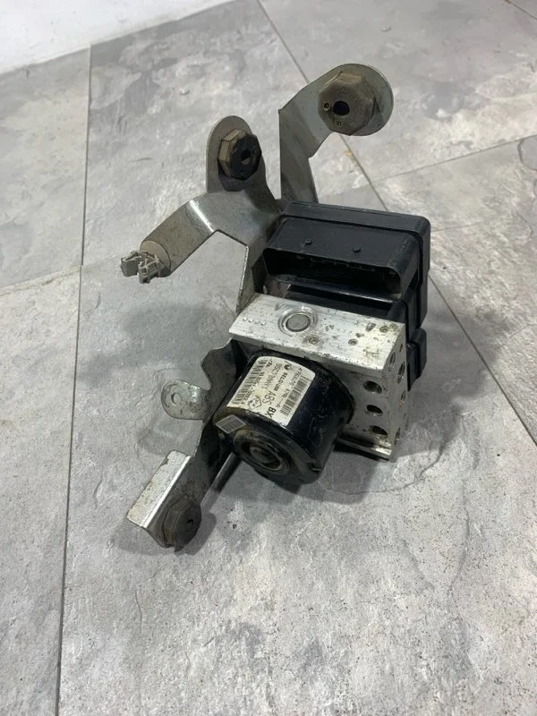 Блок ABS RENAULT FLUENCE 2008-2013 476606747R 1