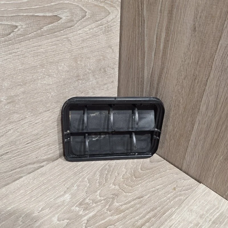 Решетка вентиляционная RENAULT LOGAN 2013-2018 7700838358