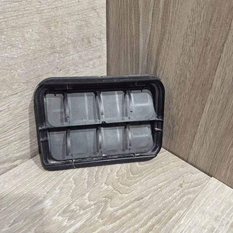 Решетка вентиляционная RENAULT LOGAN 2013-2018 7700838358