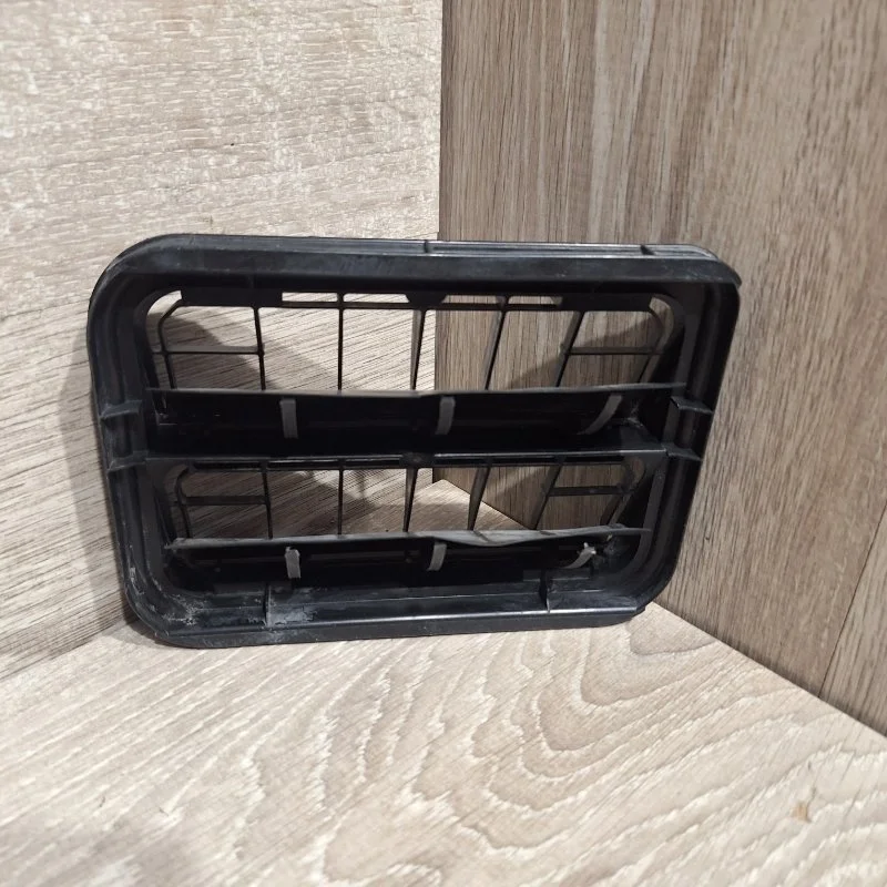 Решетка вентиляционная RENAULT LOGAN 2013-2018 7700838358