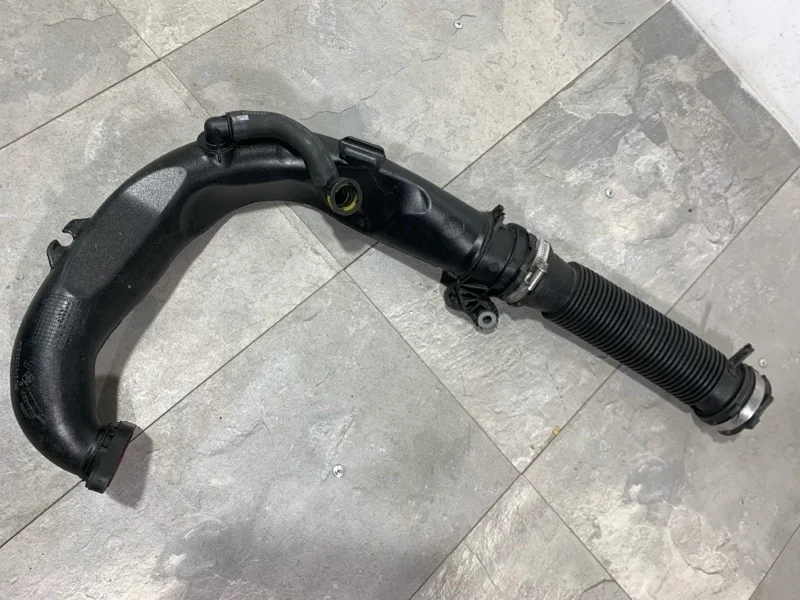 Патрубок интеркулера RENAULT DUSTER 2010-2020 8200645723 K9K