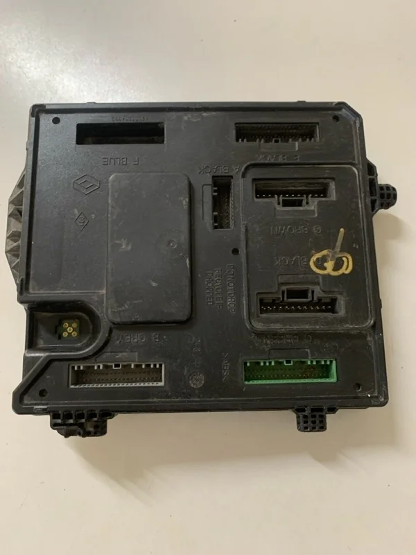 Блок предохранителей салонный RENAULT FLUENCE 2008-2015 284B10258R 1