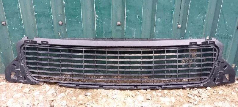 Решетка в бампер RENAULT DUSTER 2010-2015 622545914R 1, передняя