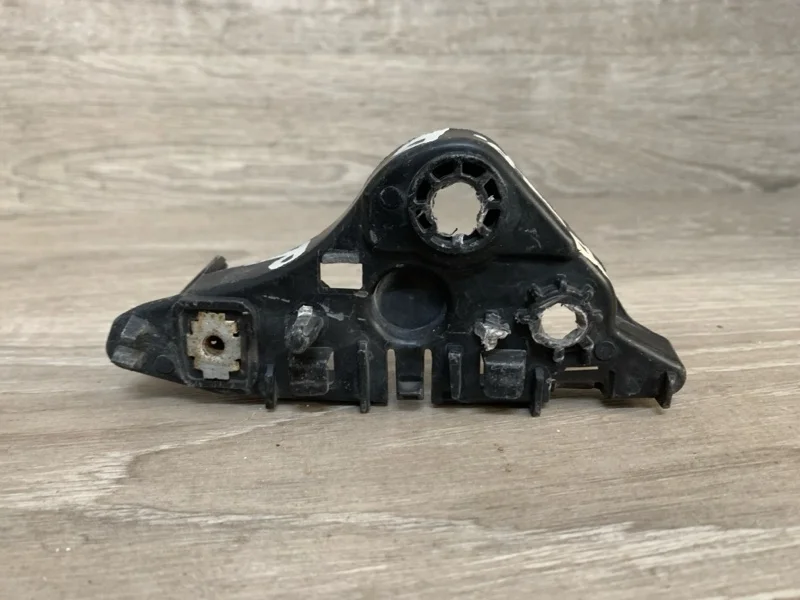 Кронштейн бампера RENAULT FLUENCE 2008-2013 620940008R 1, передний правый