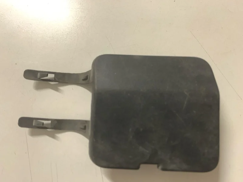 Заглушка буксировочного крюка RENAULT SANDERO 2008-2014 8200763631 1, передняя