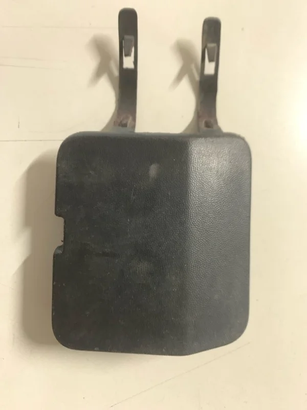 Заглушка буксировочного крюка RENAULT SANDERO 2008-2014 8200763631 1, передняя