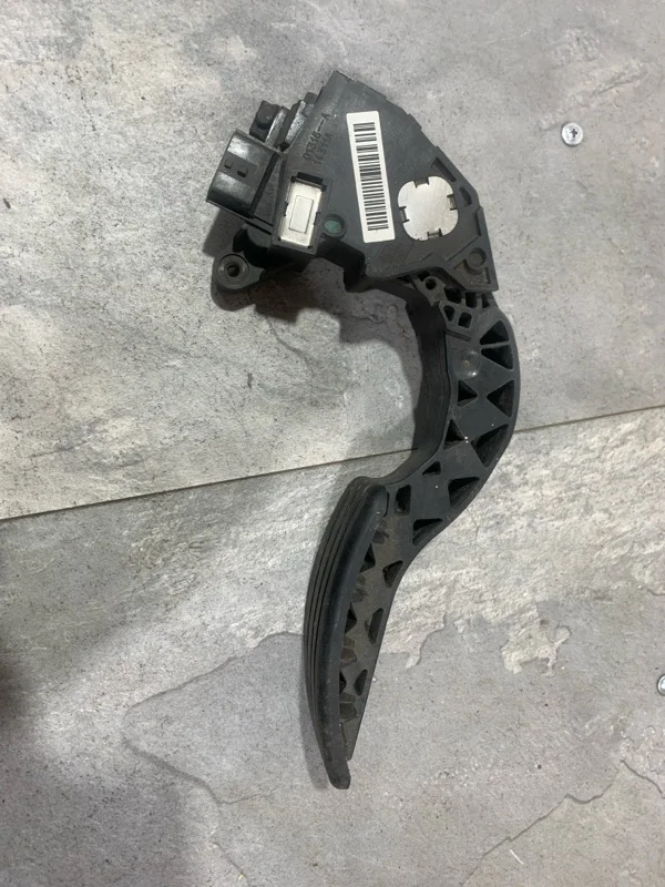 Педаль газа RENAULT FLUENCE 2008-2013 180100024R 1