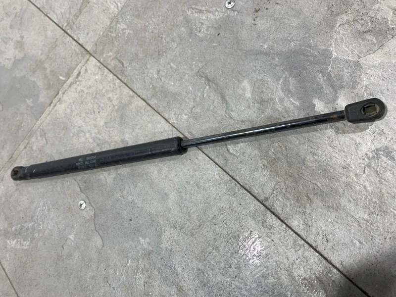 Амортизатор капота SSANG YONG KYRON 2005-2017 7115009000 1