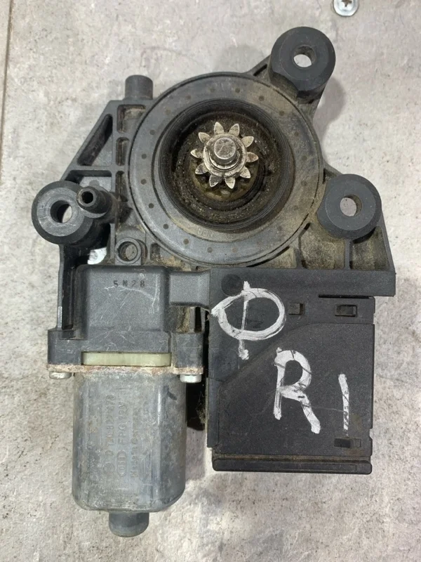 Мотор стеклоподъемника RENAULT MEGANE 2008-2015 807301111R 3, передний правый