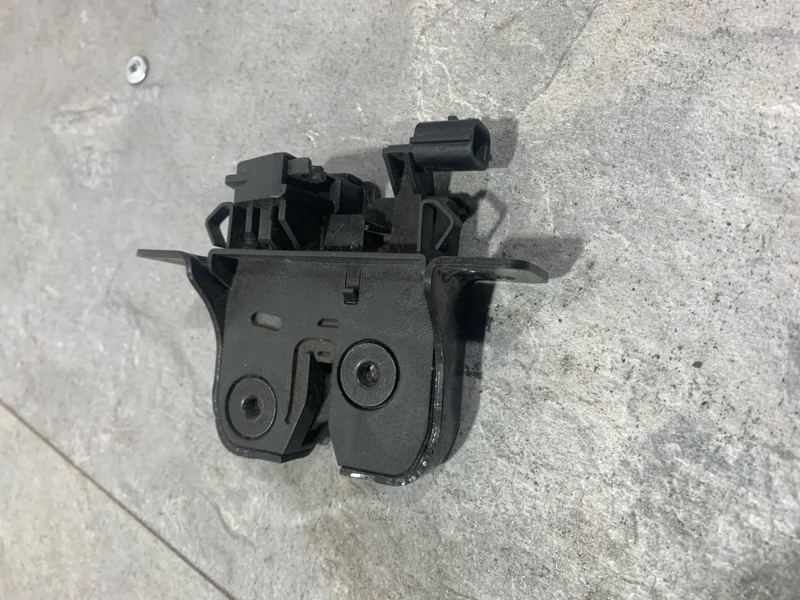 Замок багажника RENAULT DUSTER 2010-2020 905037230R 1