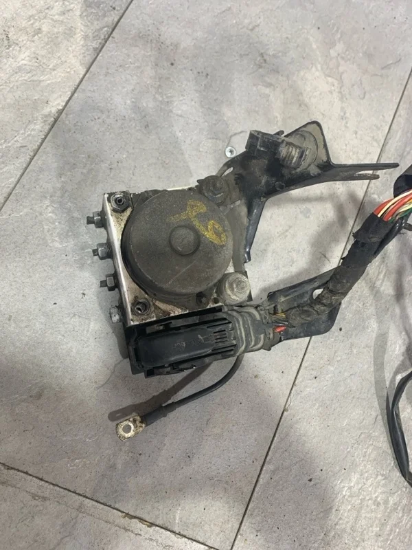 Блок ABS RENAULT DUSTER 2010-2020 8200846463 1