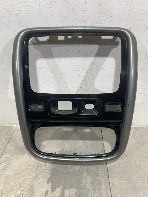 Рамка магнитолы RENAULT DUSTER 2010-2020 682607294R 1