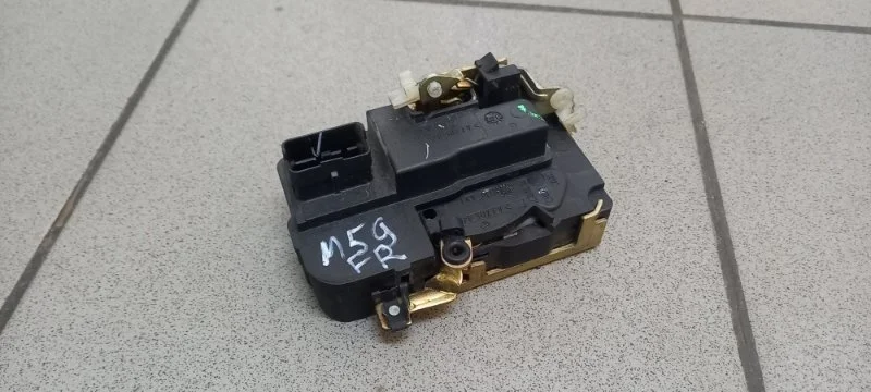 Замок боковой двери CITROEN BERLINGO 2011 9136P7 ПАССАЖИР KFW, передний правый