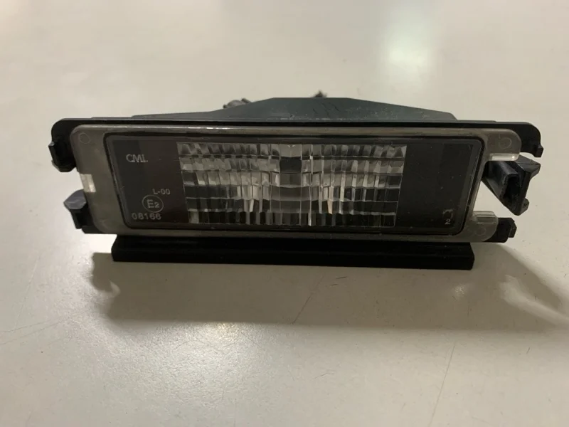 Плафон подсветки номера RENAULT SANDERO 2014 8200957874 ХЭТЧБЕК (5ДВ) K7M, задний