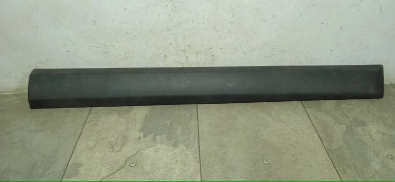 Молдинг двери RENAULT SANDERO 2009-2014 8200735139 1, передний правый