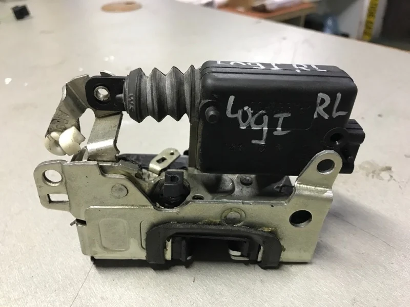 Замок боковой двери RENAULT LOGAN 2015 8200928484 СЕДАН K4MC697, задний левый