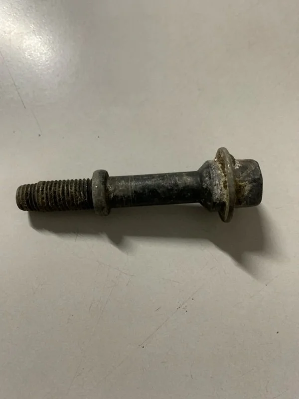 Болт крепления глушителя LEXUS IS 2013-2016 9090105026 AVE30