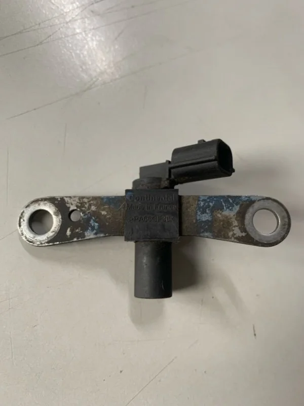 Датчик положения коленвала RENAULT LOGAN 2014-2020 8200746497 2