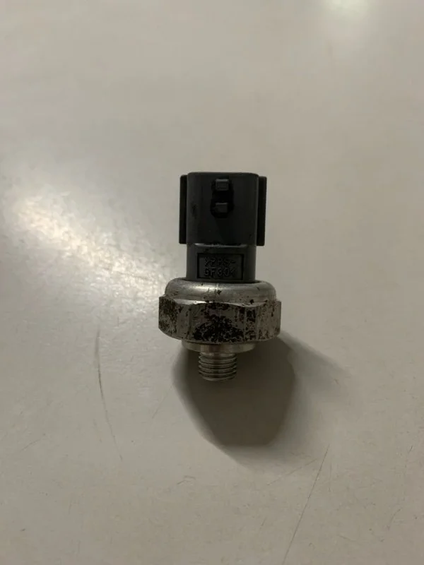 Датчик давления компрессора кондиционера RENAULT FLUENCE 2008-2013 921361722R 1