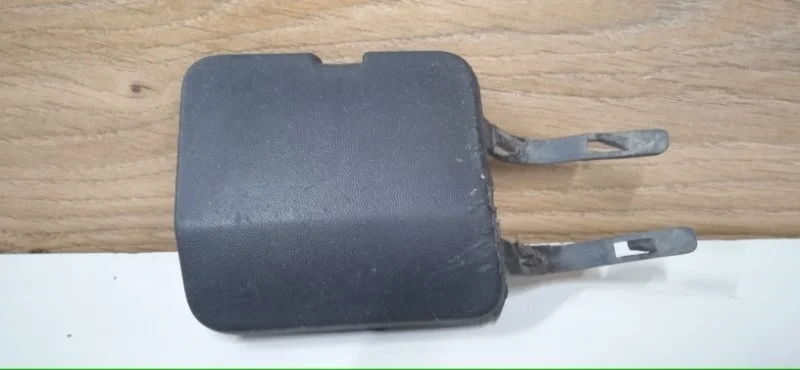 Заглушка буксировочного крюка RENAULT SANDERO 2009-2014 8200763631 1, передняя