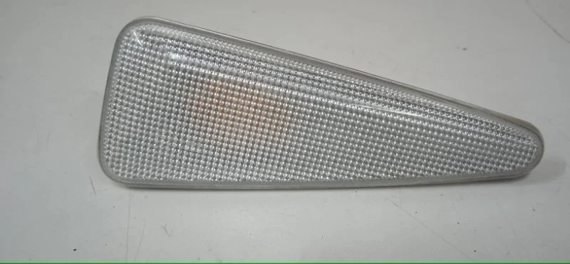 Повторитель поворота в крыло RENAULT SANDERO STEPWAY 2009-2014 8200602765 1, передний правый