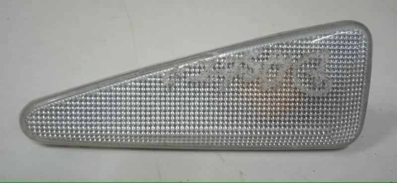 Повторитель поворота в крыло RENAULT SANDERO STEPWAY 2009-2014 8200602765 1, передний правый