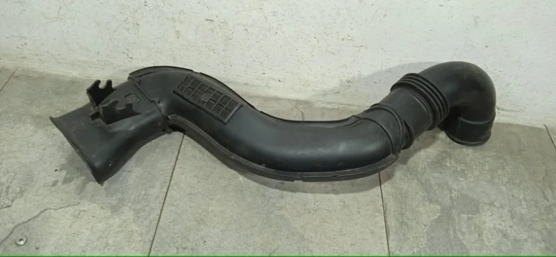 Патрубок воздушного фильтра RENAULT DUSTER 2018 165555731R H4M 430