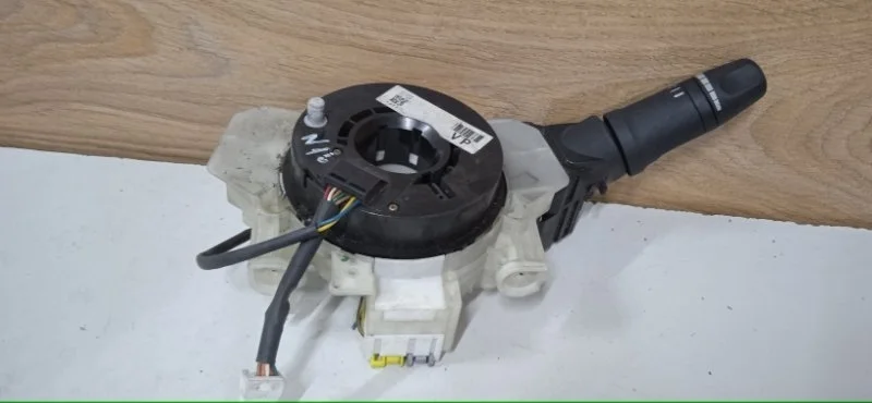 Блок подрулевых переключателей NISSAN PRIMERA 2001-2008 25560AV720 P12