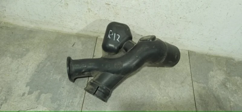 Патрубок воздушного фильтра NISSAN PRIMERA 2001-2008 16554AU000 P12