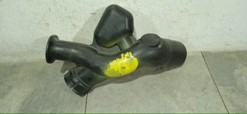 Патрубок воздушного фильтра NISSAN PRIMERA 2001-2008 16554AU000 P12