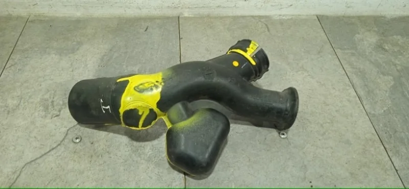 Патрубок воздушного фильтра NISSAN PRIMERA 2001-2008 16554AU000 P12