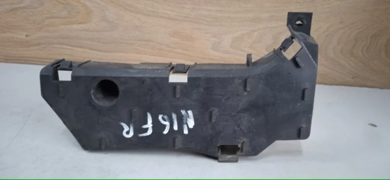 Кронштейн бампера NISSAN ALMERA 2000-2006 62222BN700 N16, передний правый