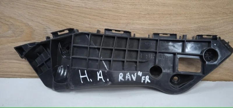 Кронштейн бампера TOYOTA RAV4 2012-2018 5253542080 AVA44, передний правый
