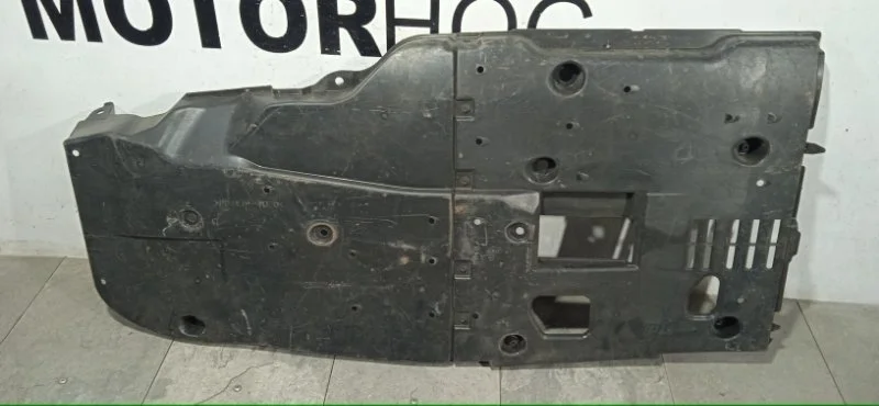 Защита днища кузова LEXUS GS 2011-2015 5840130011 GRL10, задняя правая