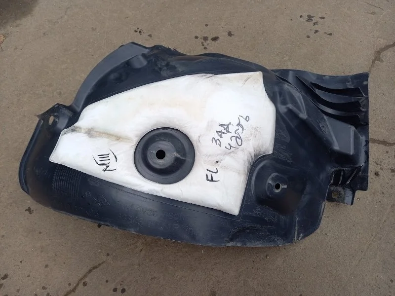 Подкрылок RENAULT MEGANE 2012 638430101R УНИВЕРСАЛ K9K 837, передний левый
