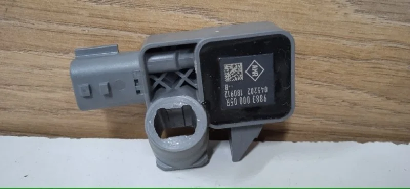 Датчик удара RENAULT MEGANE 2012 988300005R УНИВЕРСАЛ K9K 837