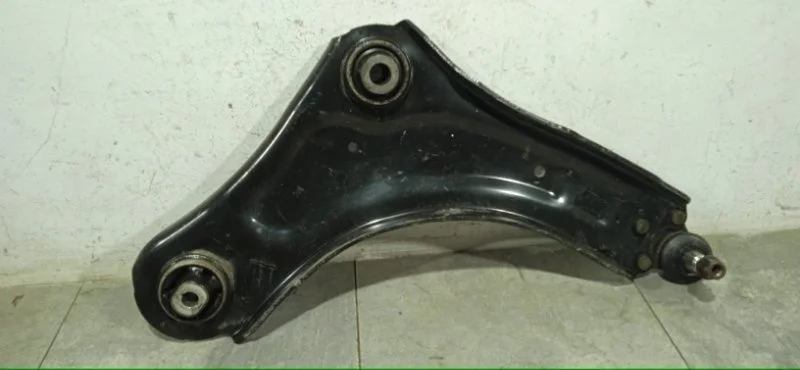 Рычаг подвески нижний RENAULT MEGANE 2012 545008682R УНИВЕРСАЛ K9K 837, передний правый