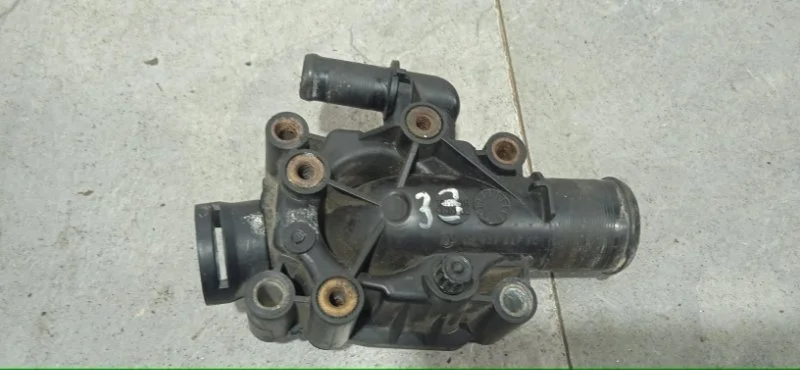 Корпус термостата CITROEN BERLINGO 2008-2018 9647265980