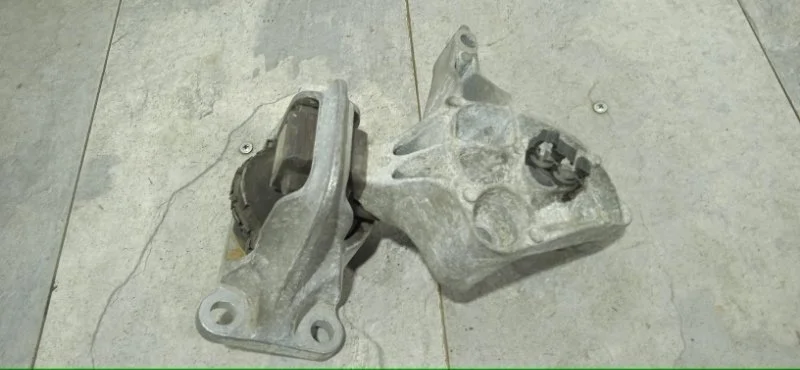 Кронштейн двигателя RENAULT FLUENCE 2009-2017 112100014R 1 К4М 1.6, правый