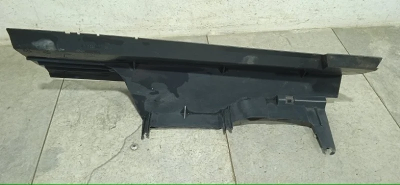 Дефлектор радиатора RENAULT SCENIC 2003-2009 8200158148 2, правый