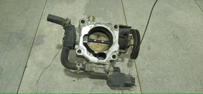 Дроссельная заслонка TOYOTA AVENSIS 2002-2010 8945220130 T250