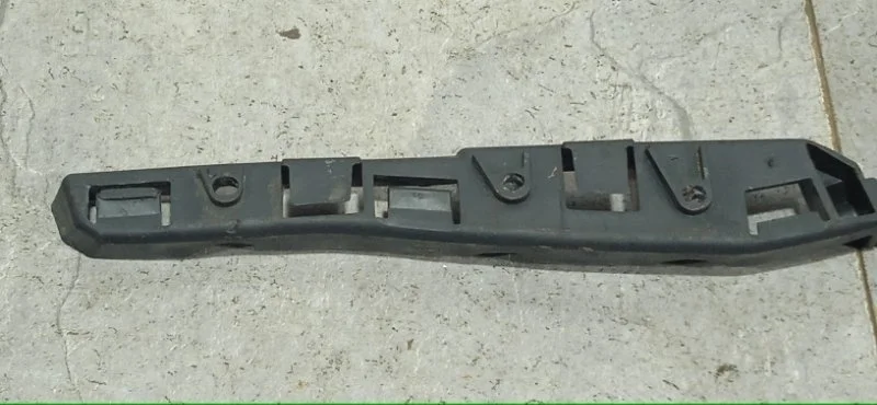Кронштейн бампера RENAULT SANDERO 2009-2014 8200735118 1, передний левый