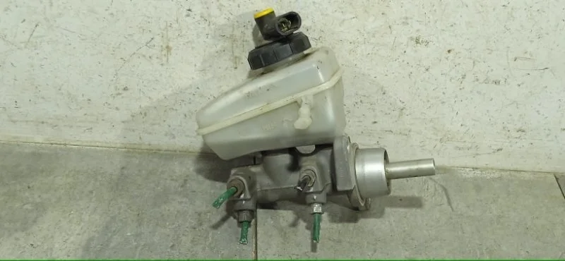 Главный тормозной цилиндр RENAULT LOGAN 2004-2016 6001551028 1