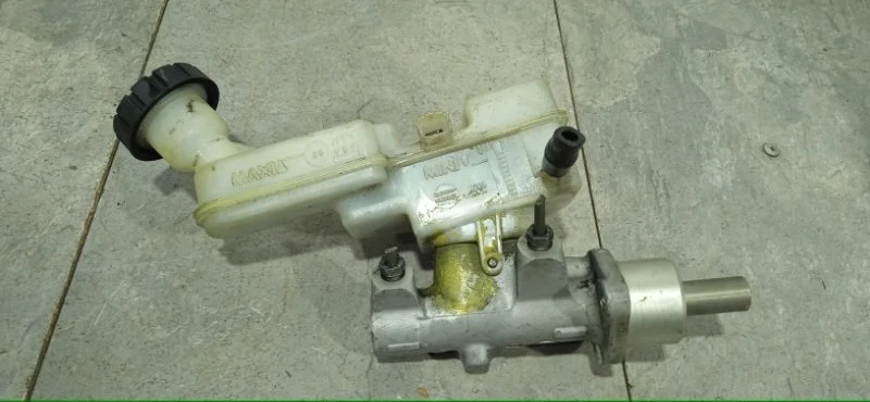 Главный цилиндр сцепления NISSAN NOTE 2005-2013 46010AX701 E11