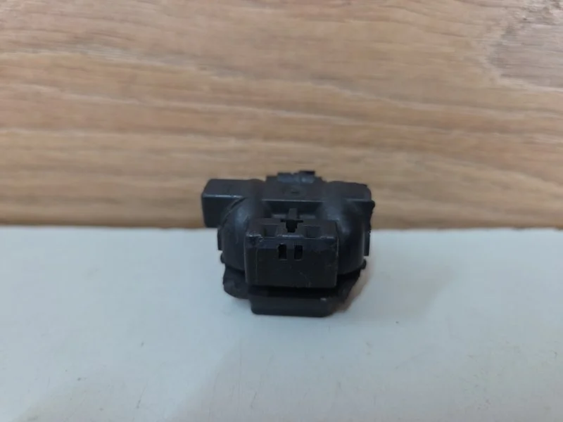 Фиксатор трубки кондиционера TOYOTA COROLLA 2000-2007 8871802200 E120 ZZЕ120